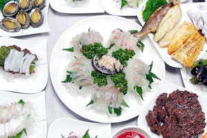 옥천횟집ㆍ한정식(Okcheon-Hoetjipㆍ Korean table d'hote)